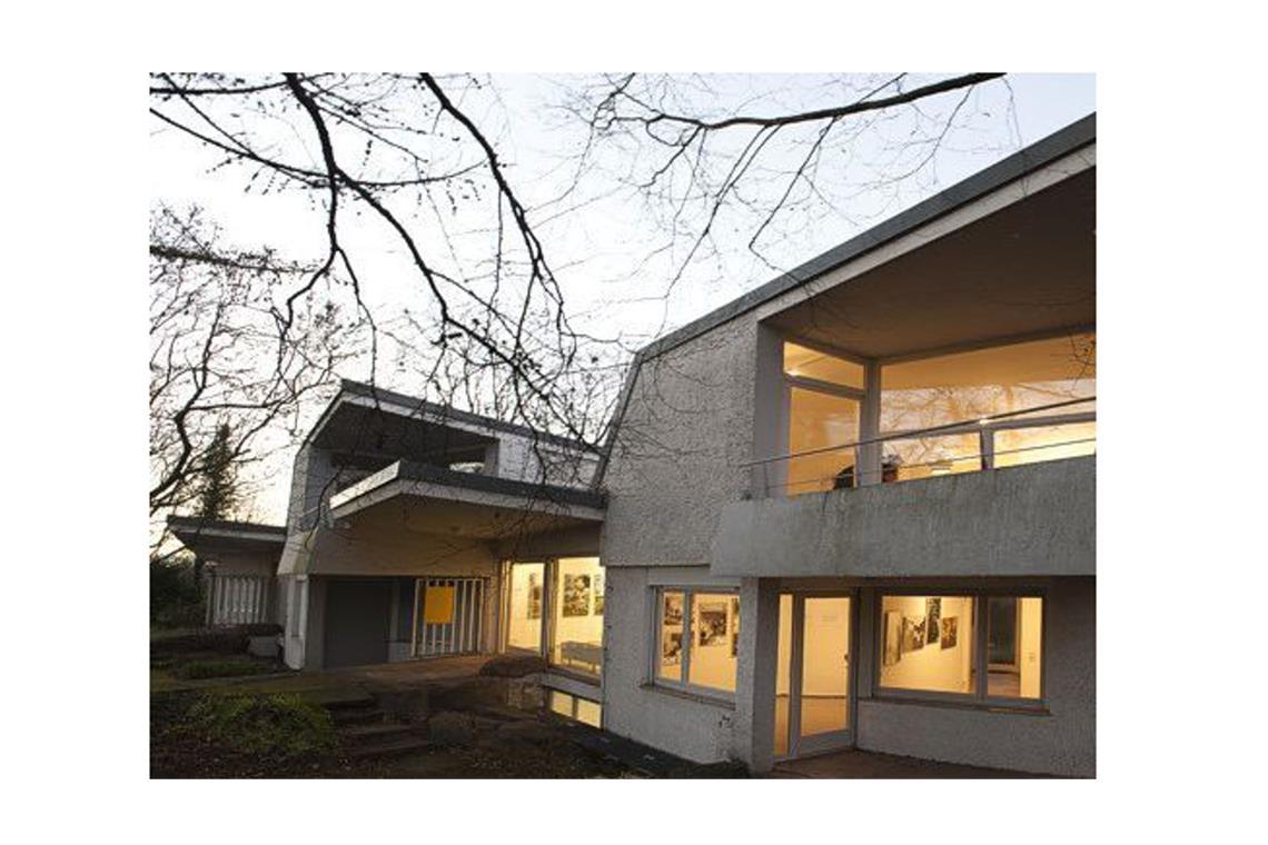 . . . die Kettenhäuser im Korinnaweg in Stuttgart – Baujahr 1964. Erbaut vom chinesischen Architekten Chen Kuen Lee ehemals für den Gartenarchitekten Adolf Haag als Anlage für Betriebsangehörige. Die Anlage beinhaltet Sozialräume für eine Baumschule, drei Wohneinheiten mit zwei Reihenhaustypen und eine eingeschossige Wohnung und ist auch am Tag des offenen Denkmals zu sehen.