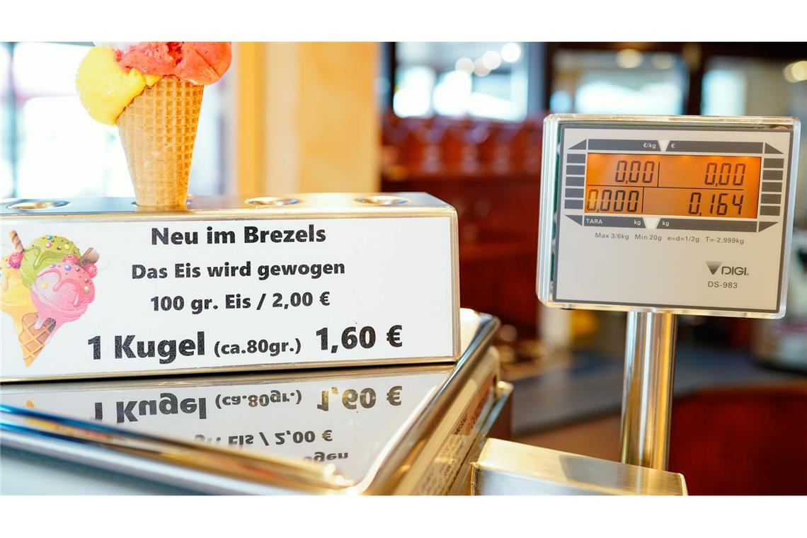 100 Gramm Eis kosten im Café Brezels in Gaggenau bei Baden-Baden zwei Euro.