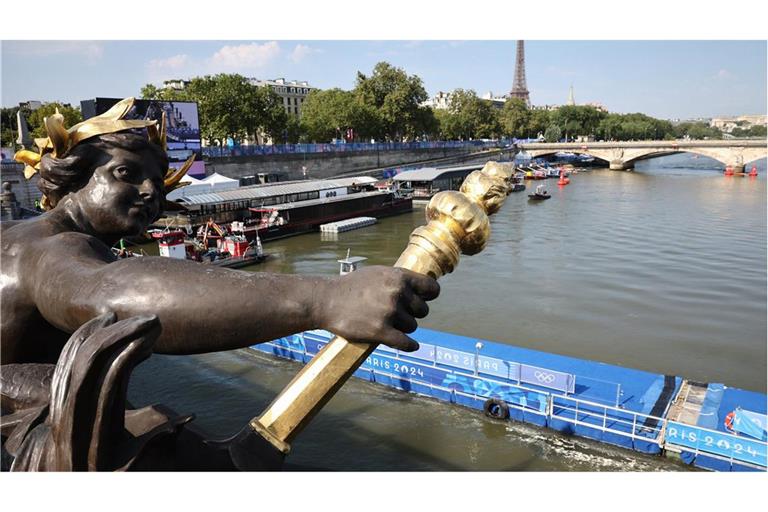 1,5 Kilometer schwimmen in der Seine, 40 Kilometer Radfahren und 10 Kilometer laufen – der olympische Triathlon der Männer wird auf den Mittwoch verschoben.