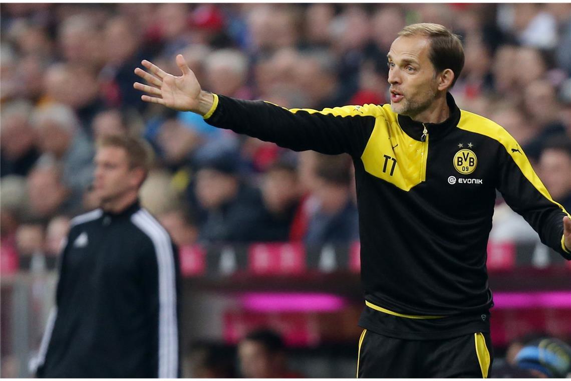 2015 löste Thomas Tuchel Jürgen Klopp bei Borussia Dortmund ab. Zuvor hatte er Clubs bei RB Leipzig oder dem Hamburger SV abgesagt. Am 30. Mai 2017 gab Tuchel die Trennung vom BVB zum Saisonende bekannt. Obwohl er mit der direkten Qualifikation der Borussia für die Champions League und dem Pokalsieg erfolgreiche Arbeit geleistet hatte, wurde die Zusammenarbeit dann auch vorzeitig beendet. Grund waren verschiedene Differenzen mit der Clubführung. Unter anderem hatte es unterschiedliche Auffassungen zwischen dem Trainer und BVB-Chef Hans-Joachim Watzke bei der Frage gegeben, ob die Champions-League-Partie gegen die AS Monaco nur einen Tag nach dem Sprengstoffanschlag auf den Mannschaftsbus des BVB im April 2017 hätte ausgetragen werden dürfen.