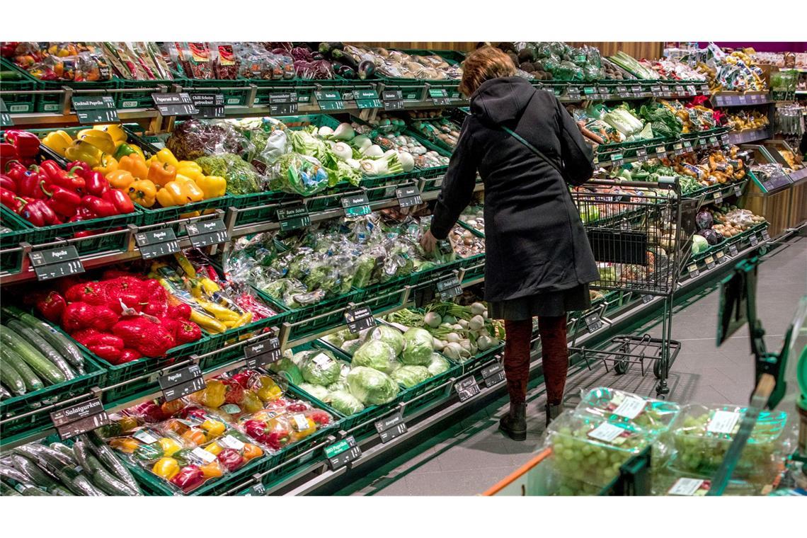 2023 wurden für die Studie des BVL mehr als 22.000 Lebensmittelproben auf Rückstände von mehr als 1000 verschiedenen Stoffen untersucht. Die Höhe der Belastung hing demnach besonders von der Herkunft der Erzeugnisse ab: