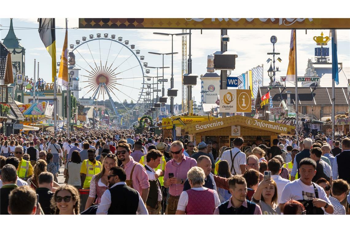 Ab Samstag wird wieder - wie hier im vergangenen Jahr - ein Ansturm aufs Oktoberfest erwartet. (Archivbild)