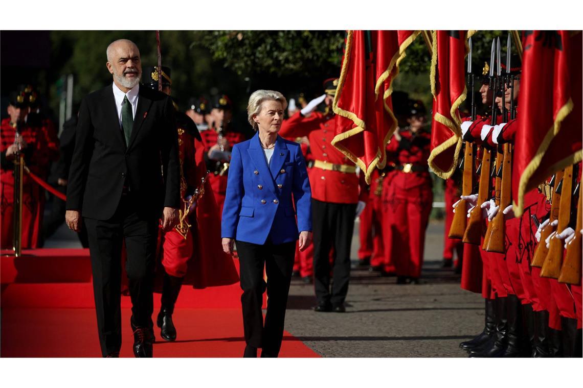 Albaniens Premier Rama empfängt die EU-Kommissionschefin Ursula von der Leyen. Über das wichtige Thema der Abschiebezentren will der Gast aus Brüssel aber nicht sprechen.