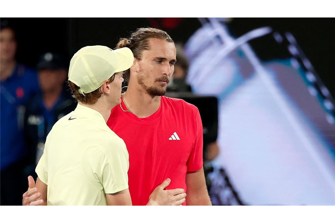 Alexander Zverev verliert klar gegen Jannik Sinner.