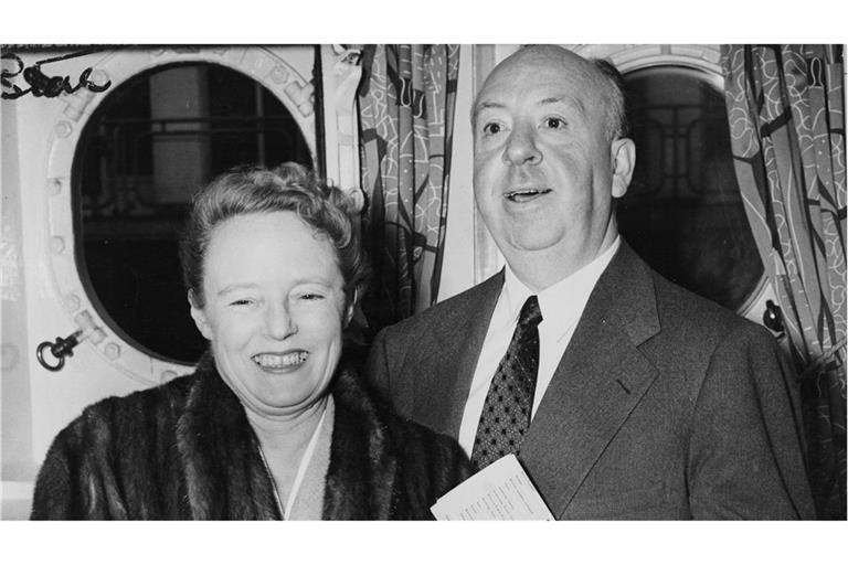 Alfred Hitchcock mit seiner Ehefrau und wichtigsten Kollegin Alma Reville im Jahr 1954.