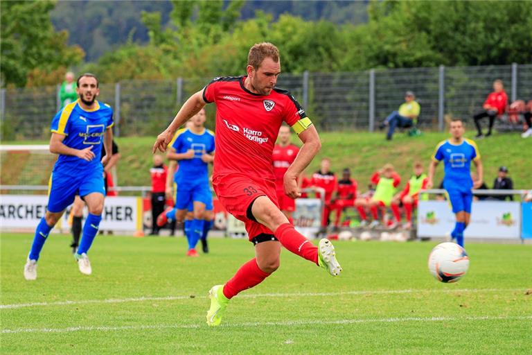 Allmersbachs Kapitän Kim Schmidt ist der beste Torjäger der Landesliga und ein absoluter Führungsspieler beim Tälesteam. Foto: A. Becher