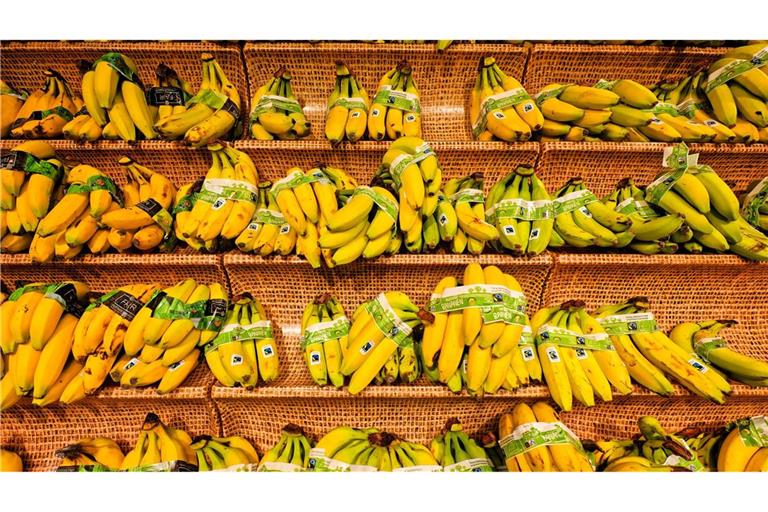 Als er die Bananen ins Regal räumte, machte ein Supermarkt-Mitarbeiter am Montag eine gefährliche Entdeckung. (Symbolbild)