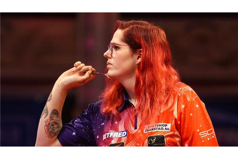 Als erste Transfrau überhaupt tritt Noa-Lynn van Leuven auf der größten Darts-Bühne der Welt im Alexandra Palace von London an.