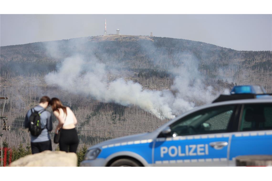 Am Brocken im Harz gehen die Waldbrände weiter.