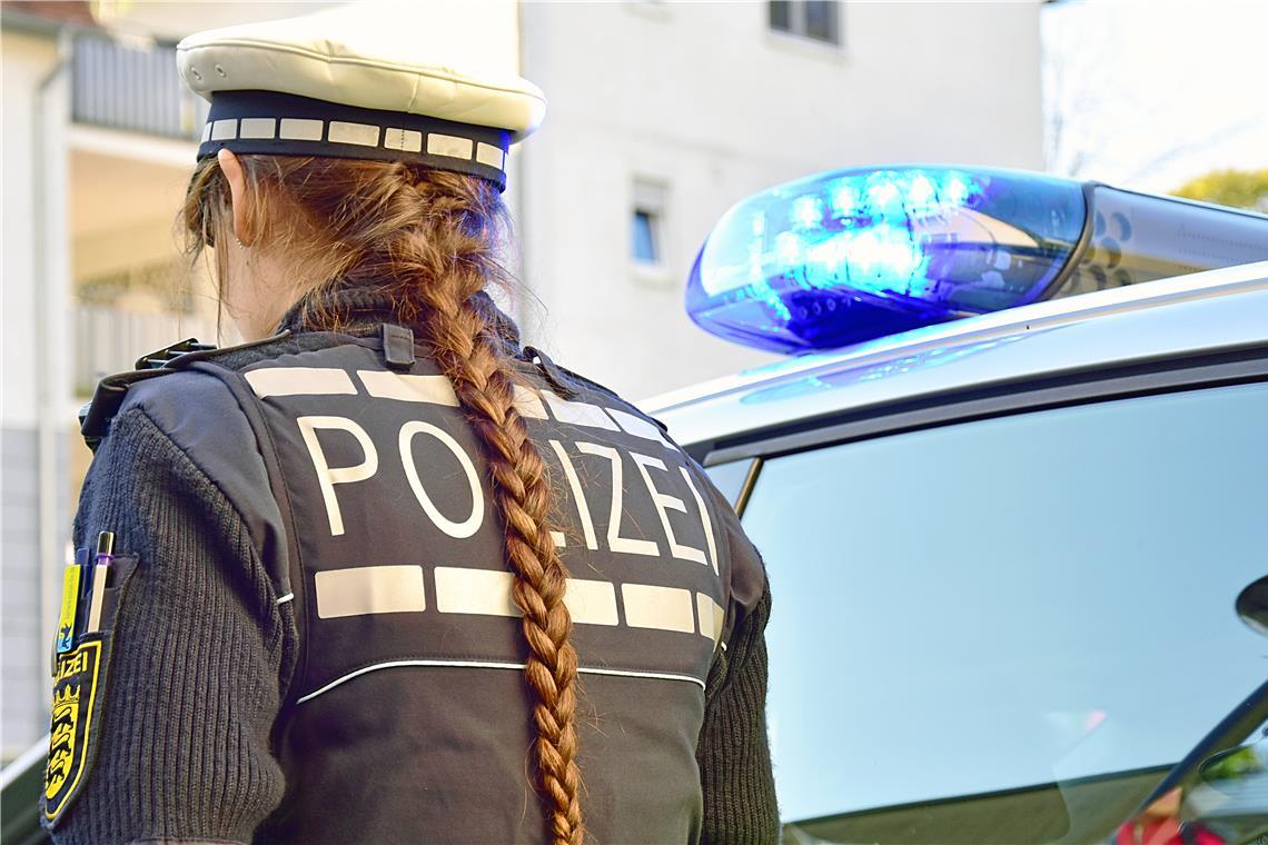 Am frühen Samstagmorgen wurde die Polizei zu einem Einsatz in Backnang gerufen. Symbolfoto: Tobias Sellmaier