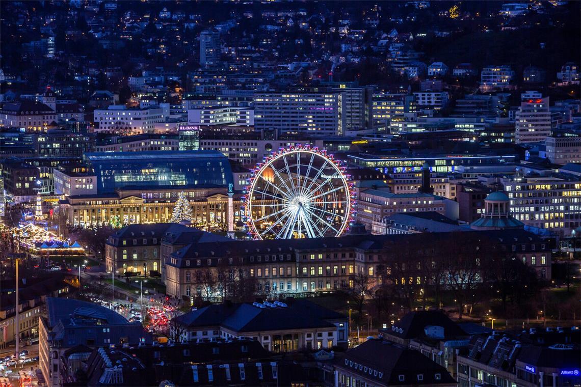 Am Montag dreht sich das Riesenrad auf dem Stuttgarter Schlossplatz zum letzten Mal in dieser Saison.