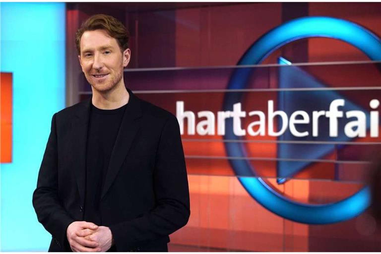 Am Montagabend empfängt Louis Klamroth wieder Gäste in seiner Talkshow „Hart aber Fair“ (Archivbild).