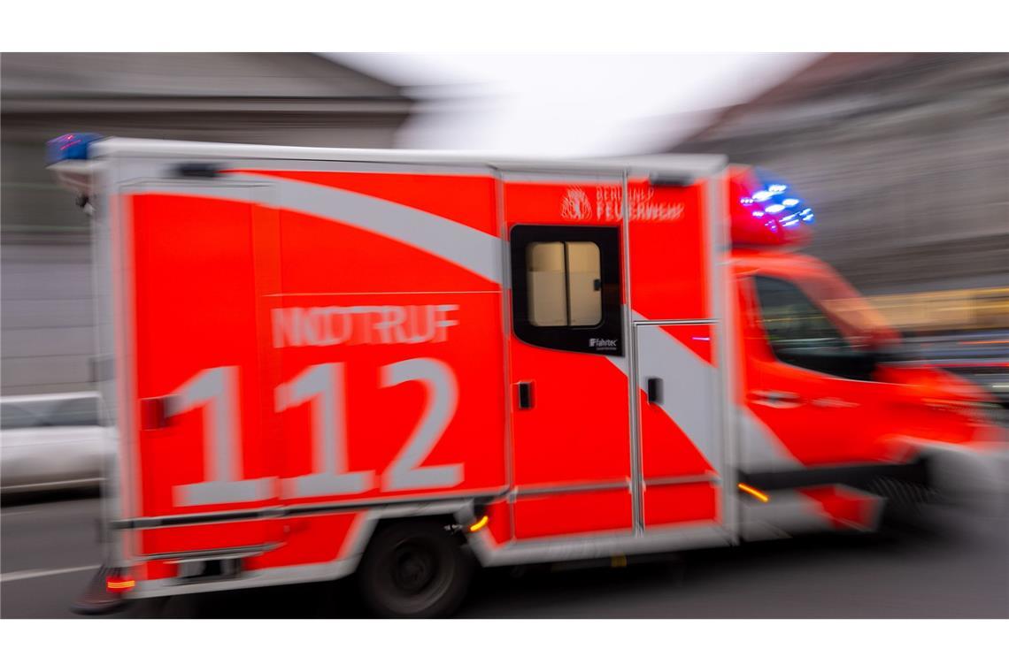 An dem Einsatz war unter anderem auch die Feuerwehr beteiligt. (Symbolbild)