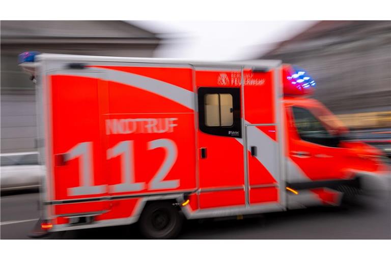 An dem Einsatz war unter anderem auch die Feuerwehr beteiligt. (Symbolbild)