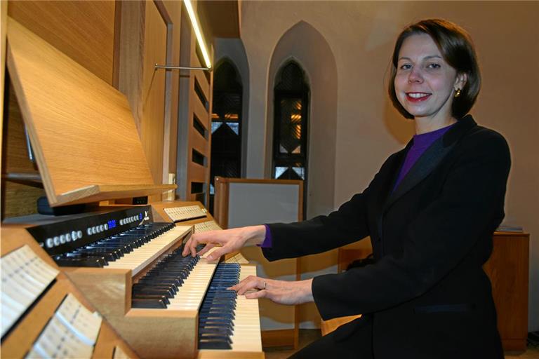 An der Mühleisen-Orgel zeigt Julia Chekulaeva ihr Können. Foto: Elisabeth Klaper