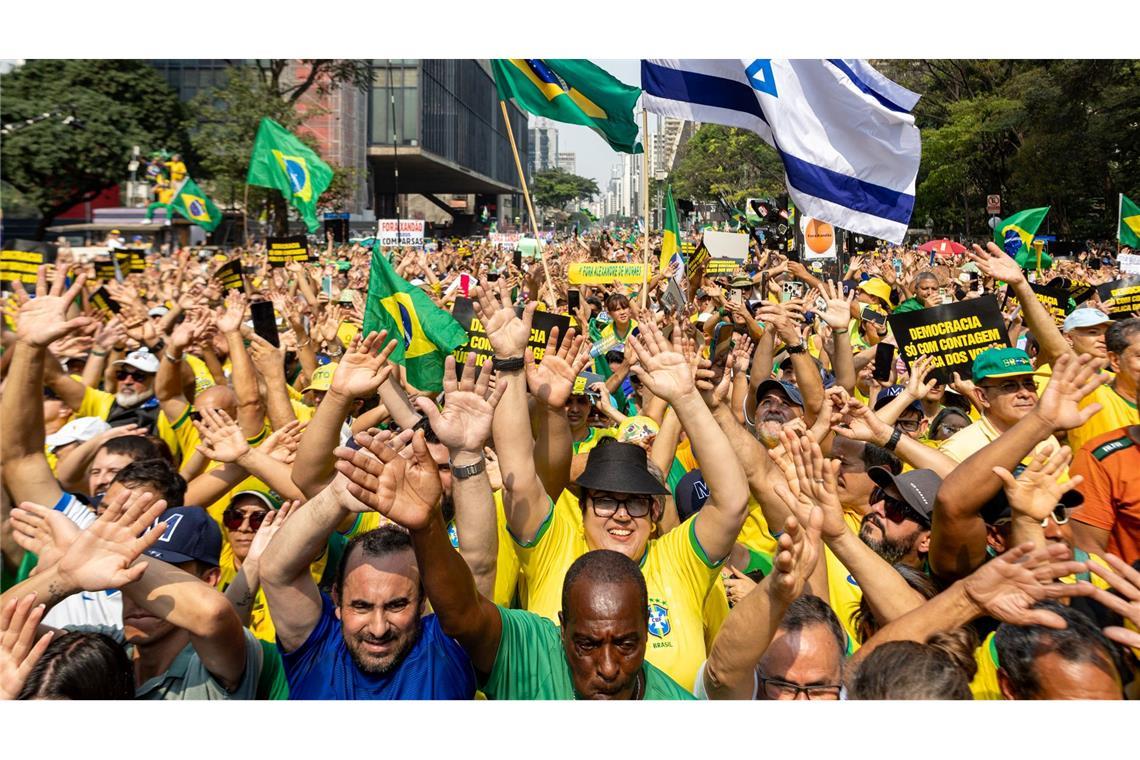 Anhänger des rechten Ex-Präsidenten Bolsonaro zogen zu Tausenden auf die Straße.