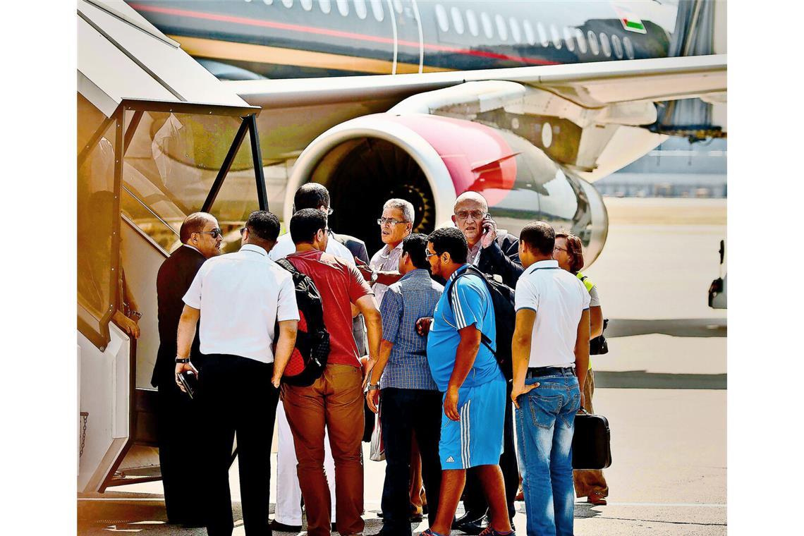 Ankunft der libyschen Kriegsversehrten in Stuttgart 2013 – die meisten brauchten nur ambulant behandelt werden. 
         Foto: Leif Piechowski