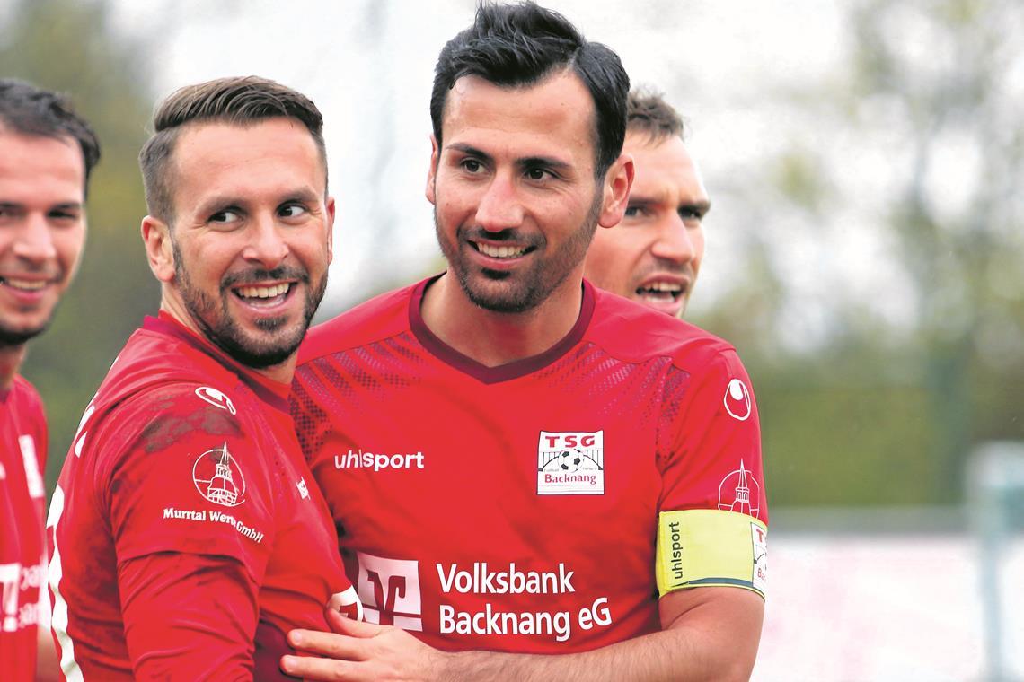 Arbeiten wie einst auf dem Platz nun als Trainer und Sportlicher Leiter wieder Seit’ an Seit‘ für die TSG: Rückkehrer Mario Marinic (links) und Oguzhan Biyik. Archivfoto: Alexander Hornauer