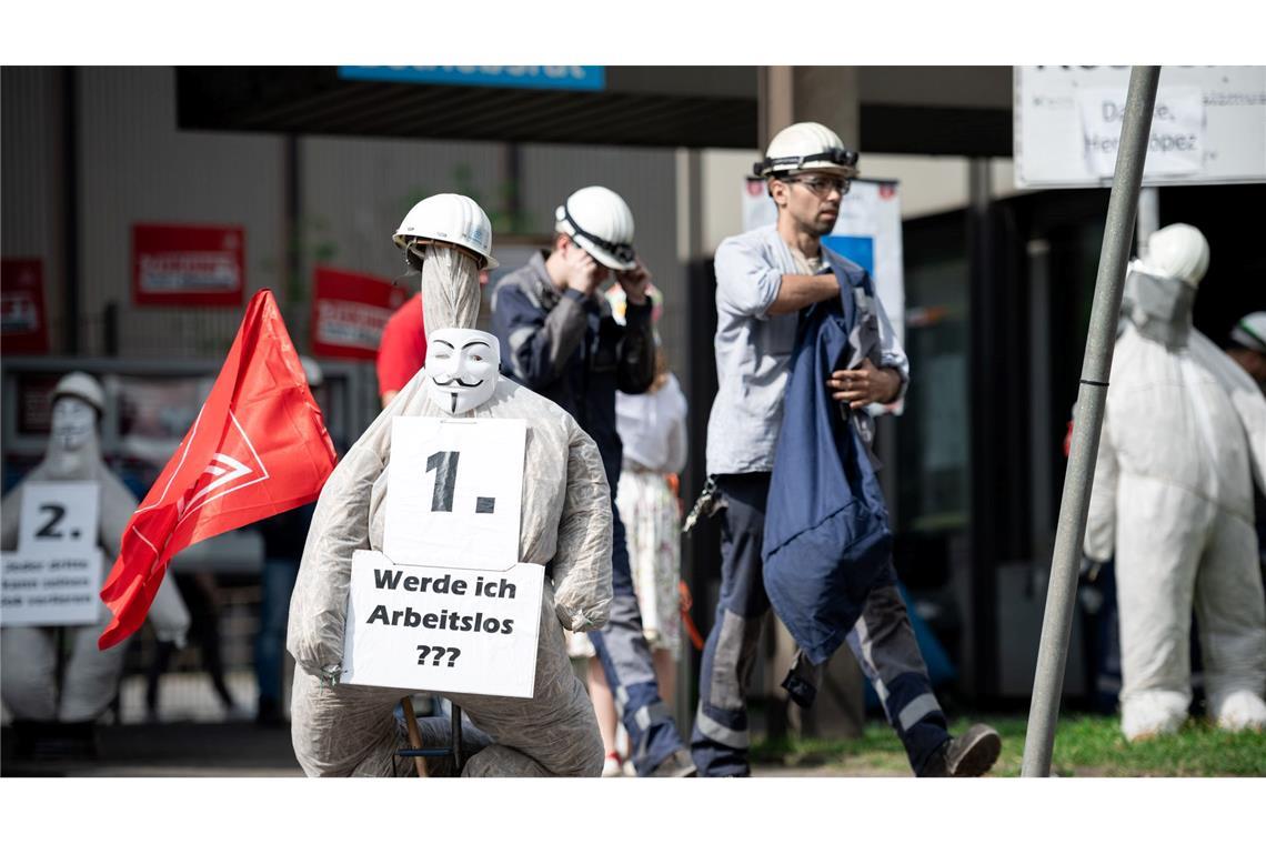 Arbeiter von Thyssenkrupp Steel Europe protestieren gegen die Zukunftspläne des Aufsichtsrats.