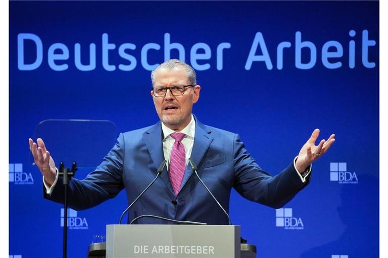 Arbeitgeberpräsident Rainer Dulger bedauert das Ausscheiden der FDP ausdrücklich.Arbeitgeberpräsident Rainer Dulger bedauert das Ausscheiden der FDP ausdrücklich.Arbeitgeberpräsident Rainer Dulger bedauert das Ausscheiden der FDP ausdrücklich.