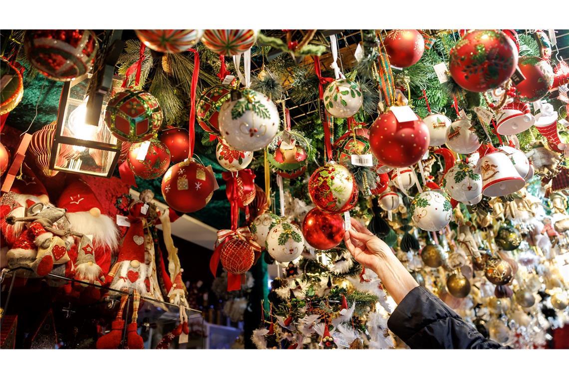 Auch Weihnachtsschmuck gibt es auf dem Christkindlesmarkt zu kaufen.