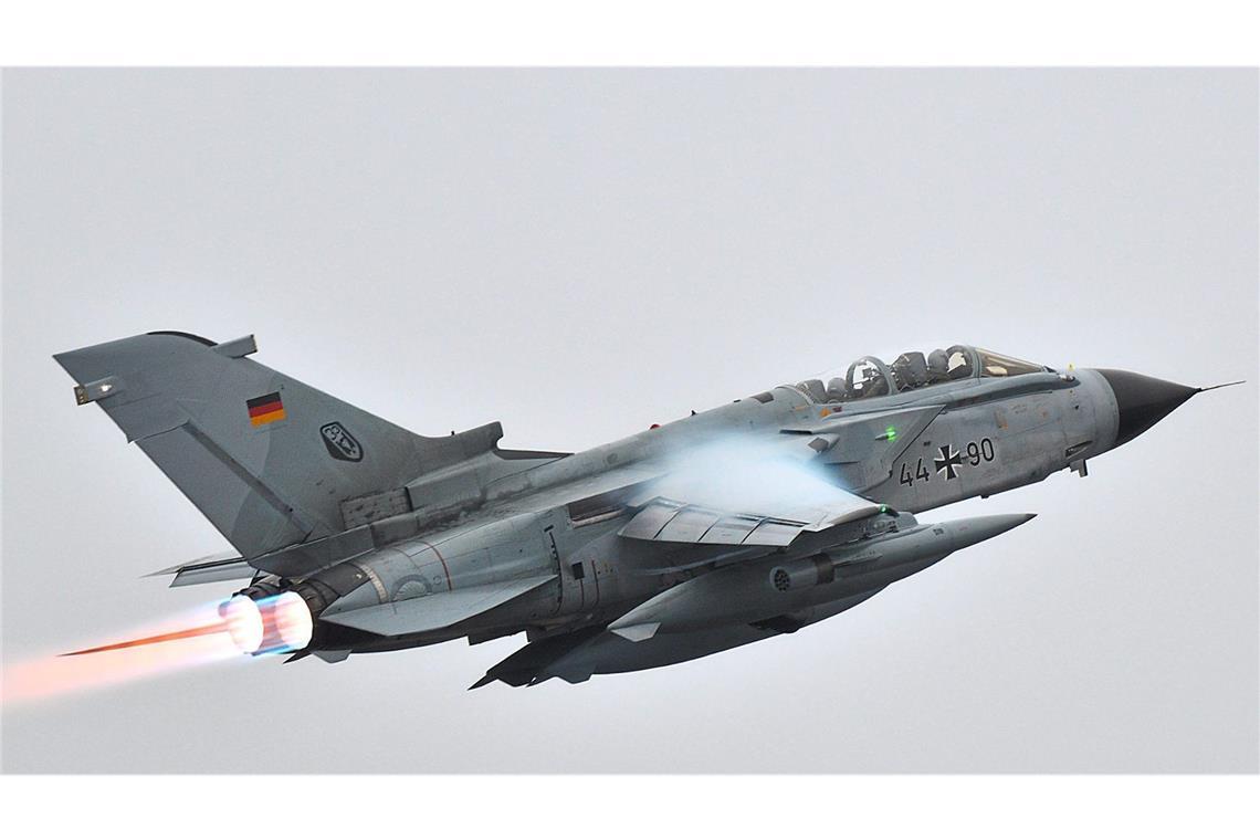 Auf dem Rückflug von einem Einsatz in Deutschland seien die beiden Kampfflugzeuge vom Typ Rafale am Mittwoch bei Colombey-les-Belles in der Nähe der Großstadt Nancy kollidiert, teilte die Luftwaffe mit.(Symbolbild)