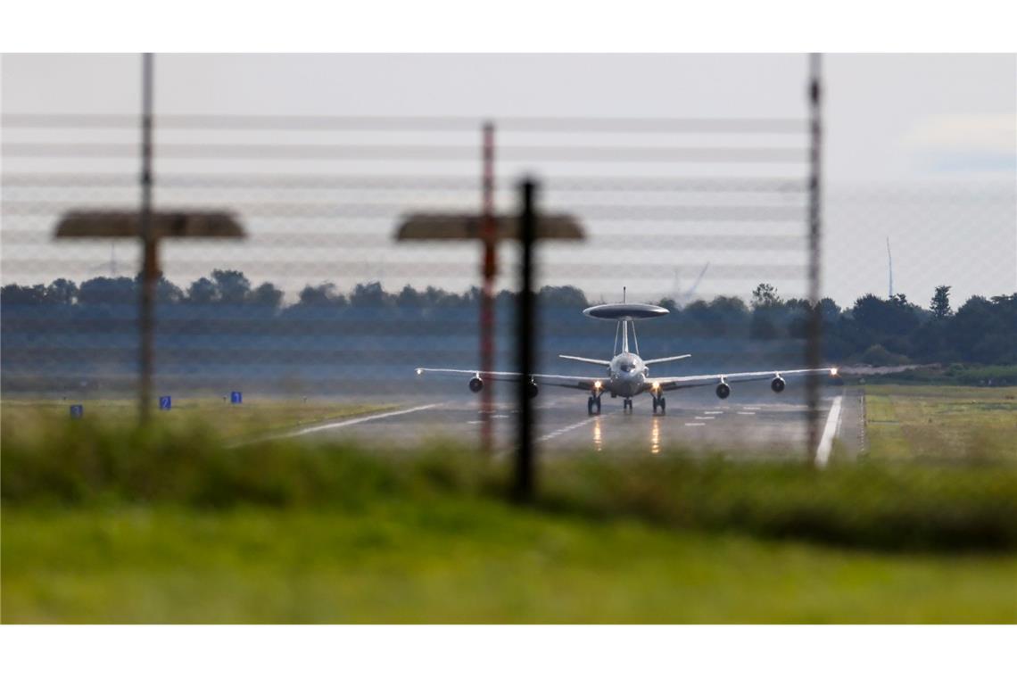 Auf dem Stützpunkt sind Awacs-Aufklärungsflugzeuge stationiert - der Flugbetrieb ging trotz der erhöhten Sicherheitsstufe weiter.