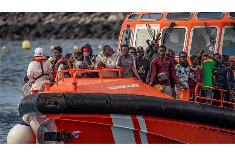 Auf dem Weg in die erhoffte bessere Zukunft verlieren immer wieder Migranten ihr Leben im Meer. (Archivbild)