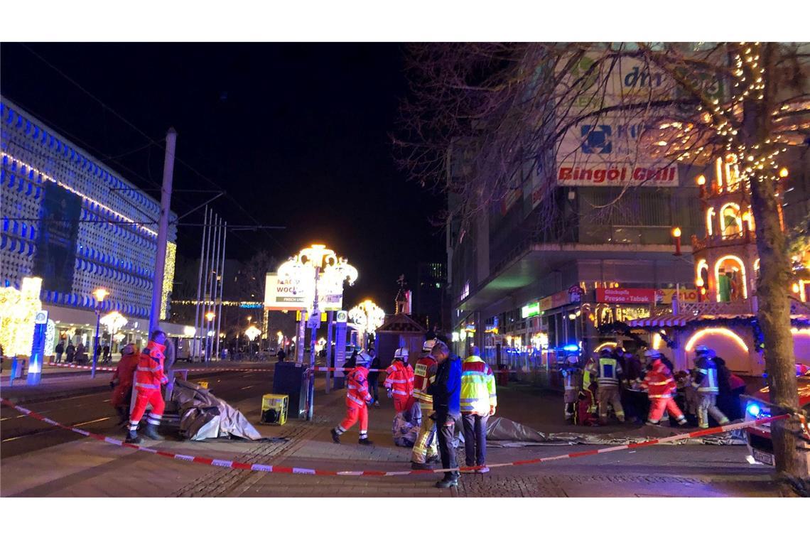 Auf dem Weihnachtsmarkt in Magdeburg ist ein Autofahrer in eine Menschengruppe gefahren.