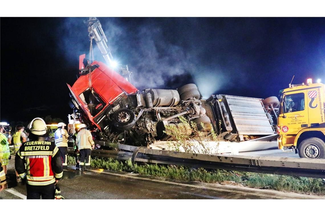 Auf der A6 hat sich am Freitagabend ein schwerer Unfall ereignet.