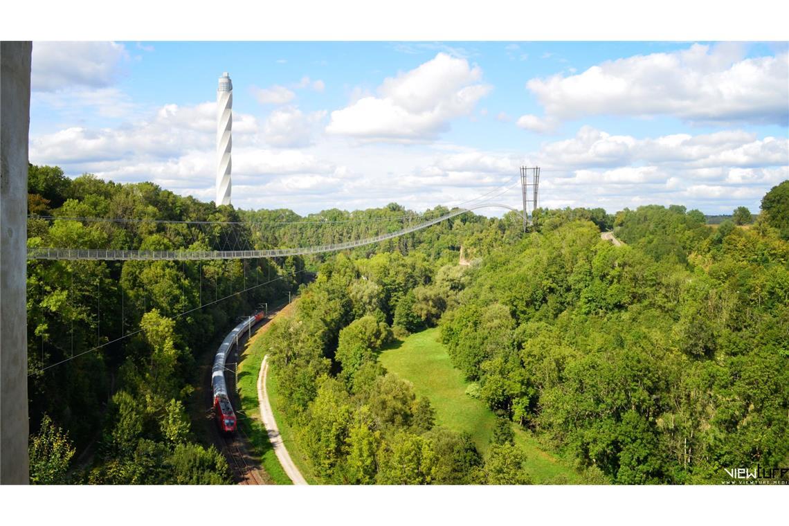 Auf einer Computergrafik sind die Pläne einer geplanten Fußgänger-Hängebrücke visualisiert.