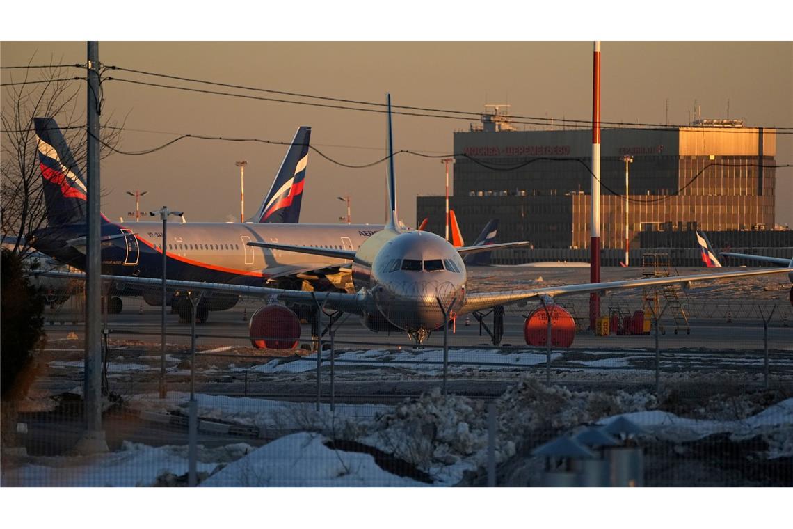 Auf Flughäfen der russischen Hauptstadt kommt es immer wieder zu vorübergehenden Verboten von Starts und Landungen aus Sicherheitsgründen, wenn etwa die Flugabwehr im Einsatz ist. (Archivbild)