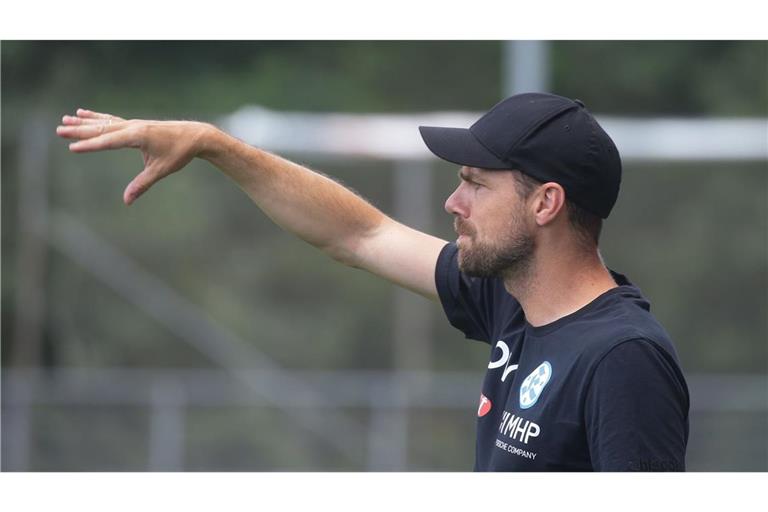 Auf Trainer Marco Wildersinn und die Kickers warten im WFV-Pokal herausfordernde Aufgaben.