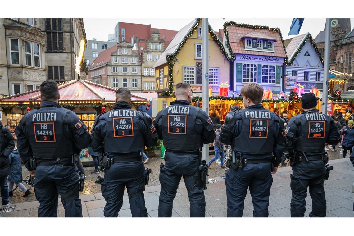 Auf vielen Weihnachtsmärkten wird nun die Polizeipräsenz erhöht. Der Magdeburger Weihnachtsmarkt bleibt für dieses Jahr geschlossen.