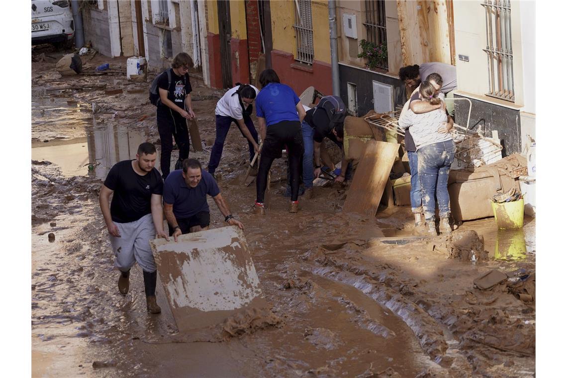 Aufräumarbeiten bei Valencia.