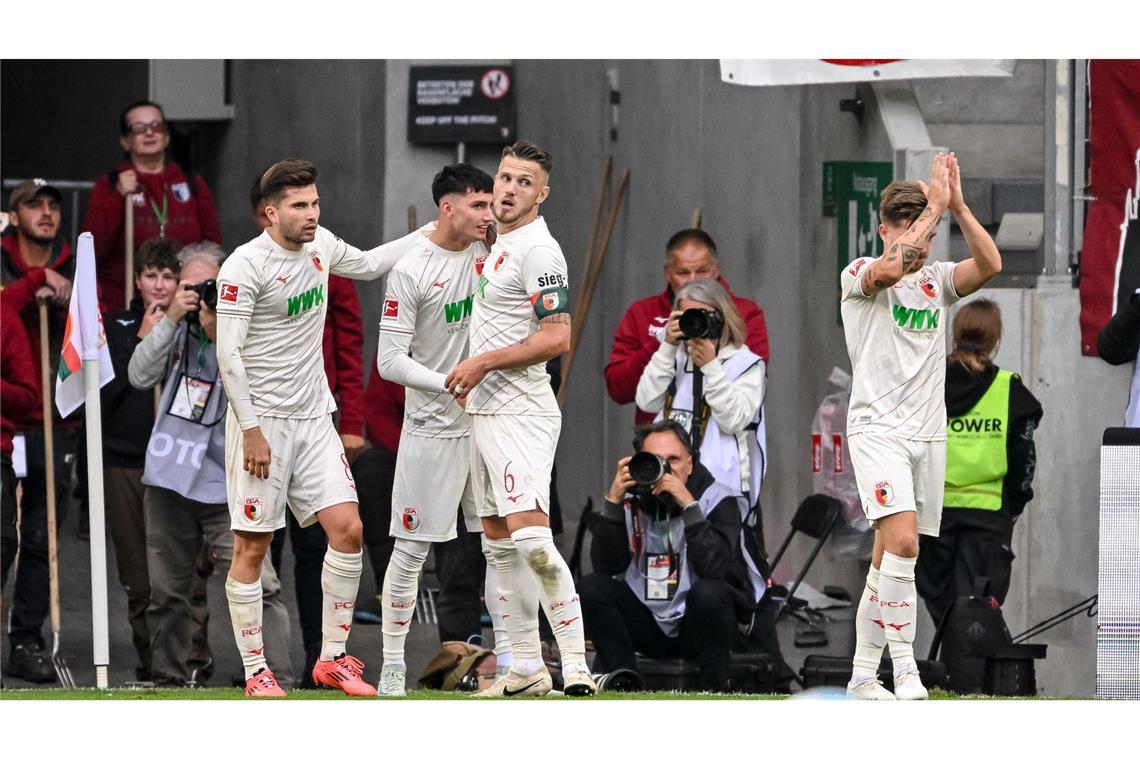 Augsburg besiegte St. Pauli mit 3:1.