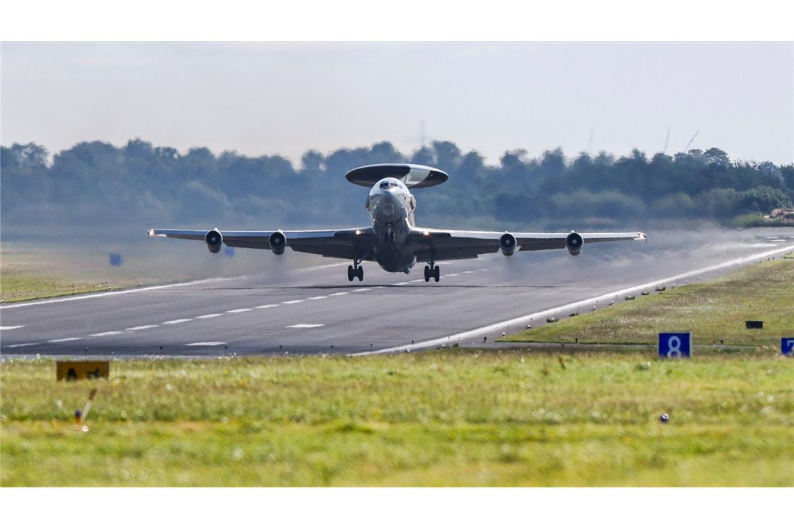 Awacs haben eine Reichweite von 9.250 Kilometern und können andere Luftfahrzeuge in mehr als 400 Kilometern Entfernung orten. (Archivbild)