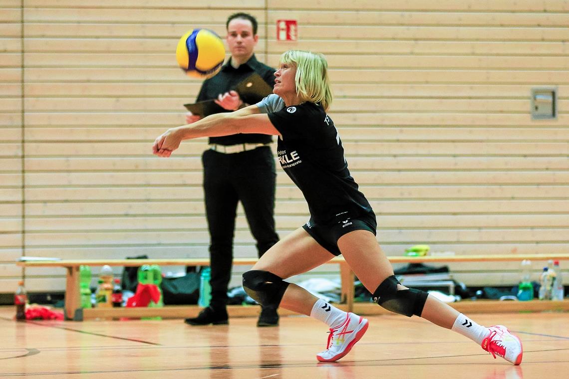 Backnangs Volleyballerinnen um Anne Pötzli kämpften mächtig, am Ende riss die Erfolgsserie der TSG aber trotzdem. Foto: A. Becher