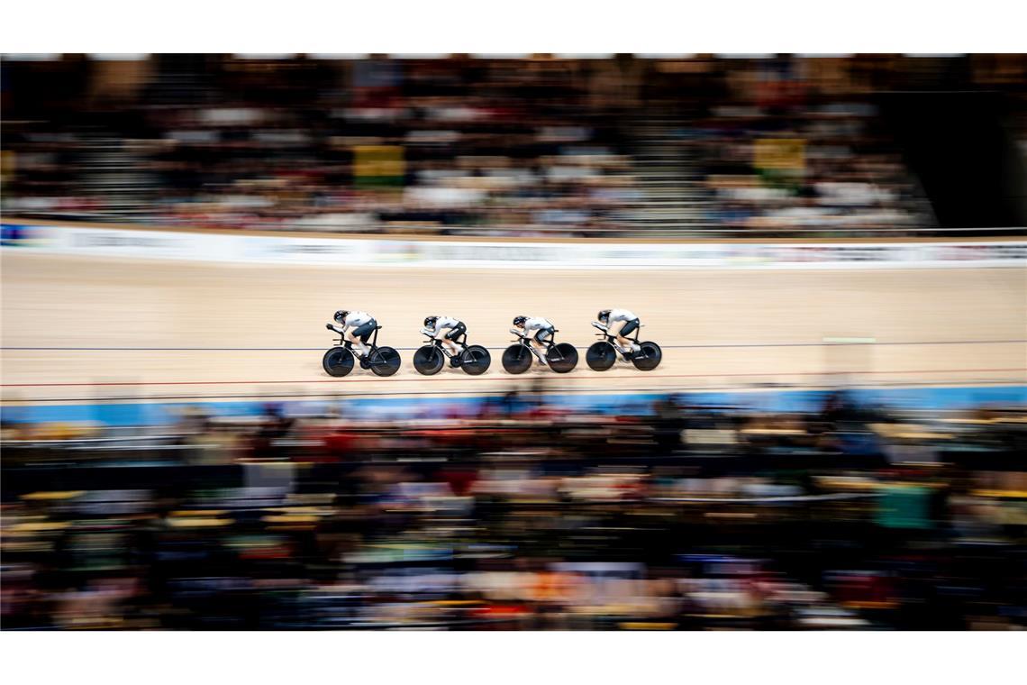 Bahnrad-WM: in Dänemark: Frauen-Vierer auf dem Weg zur Medaille