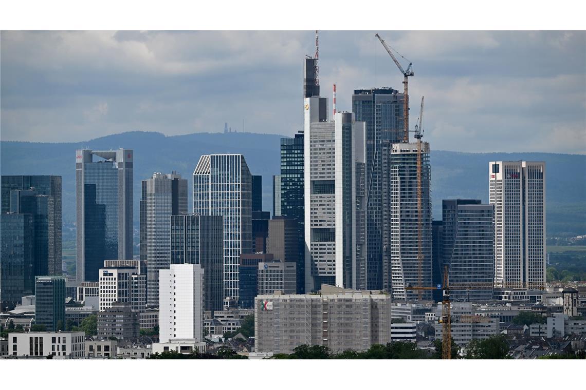 Banken halten sich mit Krediten an Mittelständler zurück (Archivbild).