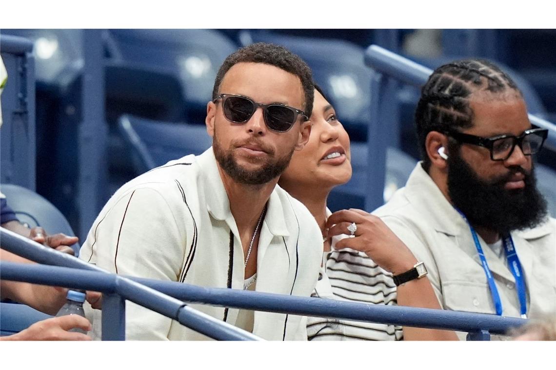 Basketball-Superstar Stephen Curry fieberte mit Jessica Pegula auf der Tribüne.