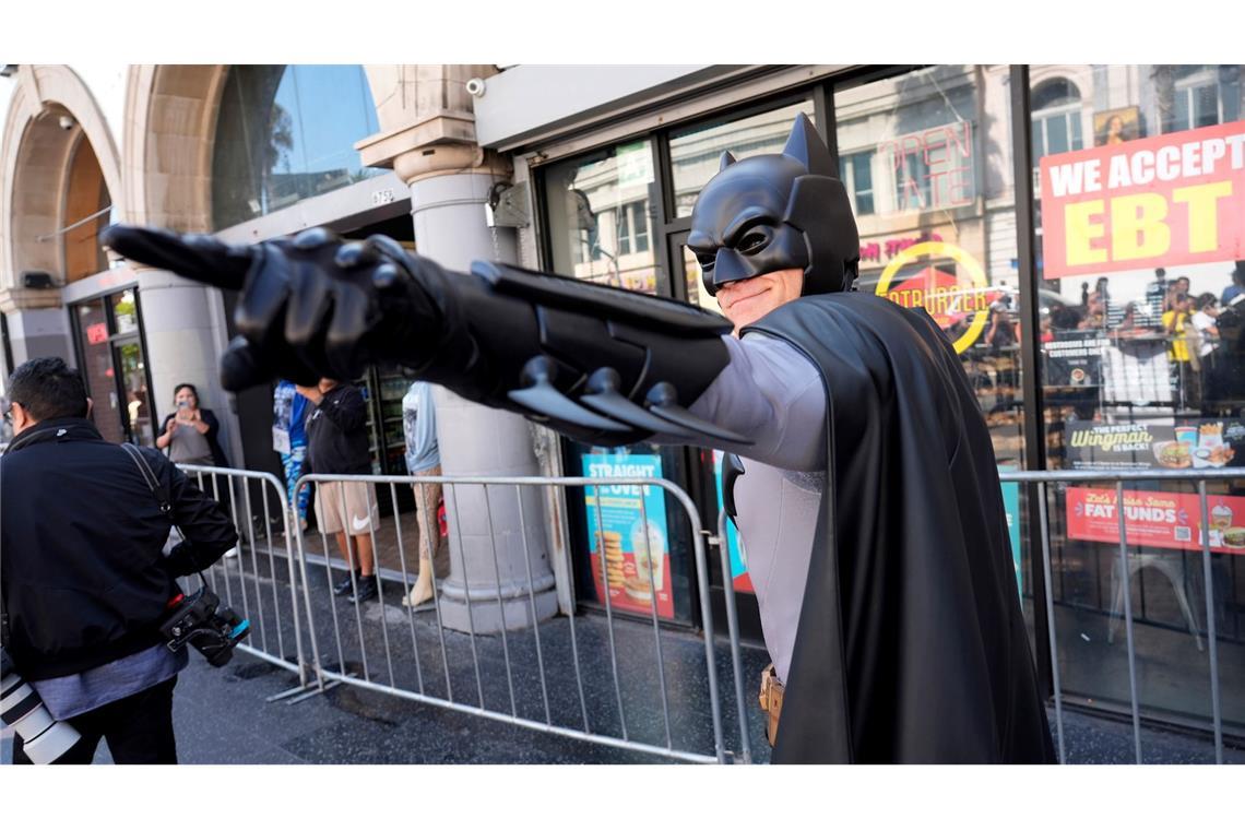 Batman hat jetzt auch einen Stern auf dem Walk of Fame in Hollywood bekommen.