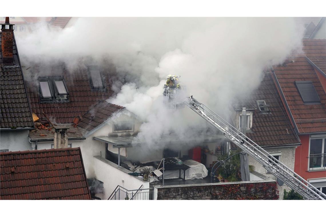 Bei dem eskalierten Streit zwischen Mieter und Vermieter sind in Esslingen zwei Menschen ums Leben gekommen.