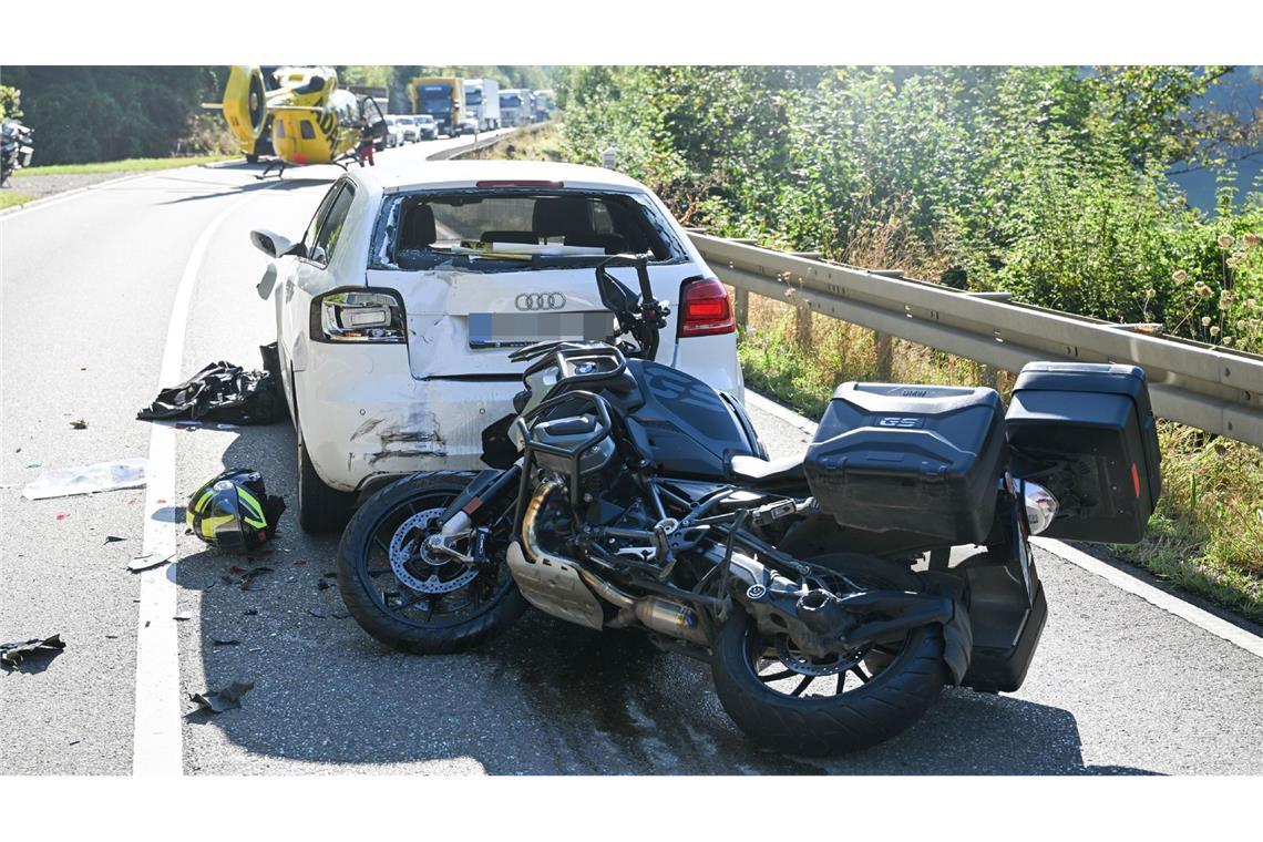 Bei dem Unfall entstand ein hoher Sachschaden.