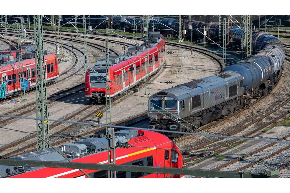 Bei der deutschen Bahn fallen immer mehr Züge aus. (Symbolbild)