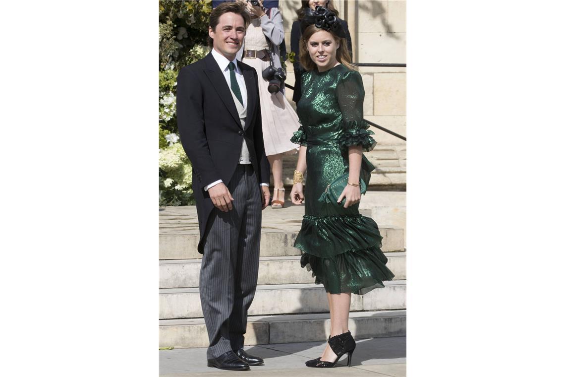 Bei diesem Kleid der In-Marke The Vampire’s Wife hatte <b>Prinzessin Beatrice</b> die Nase vorn: Die Enkelin der britischen Queen trug das grün-schimmernde Kleid 2019 bei der Hochzeit von Sängerin Ellie Goulding – ...