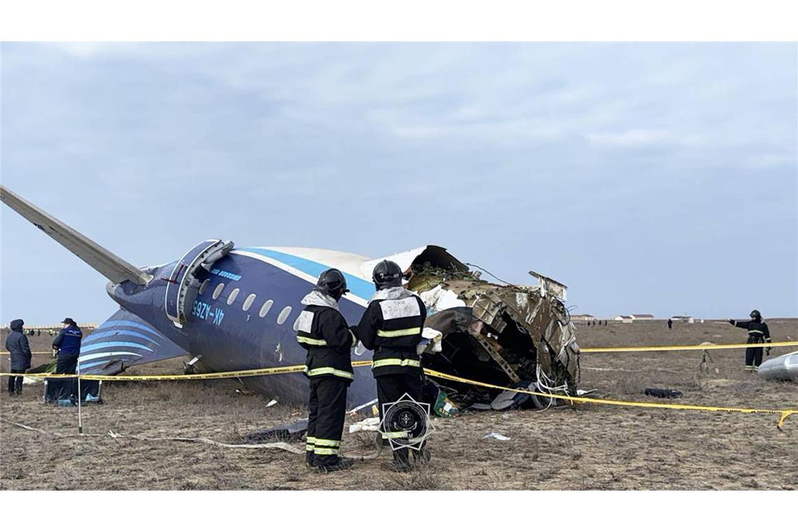 Bei einem Flugzeugabsturz in Kasachstan sind 38 Menschen ums Leben gekommen.