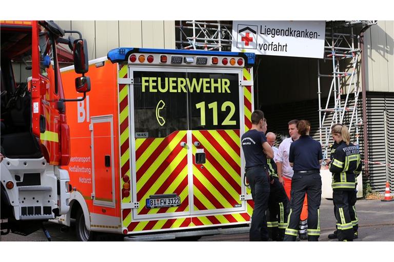 Bei einem Großeinsatz hat die Feuerwehr Bielefeld das Klinikum Mitte mit Sauerstoff-Reserven versorgt.