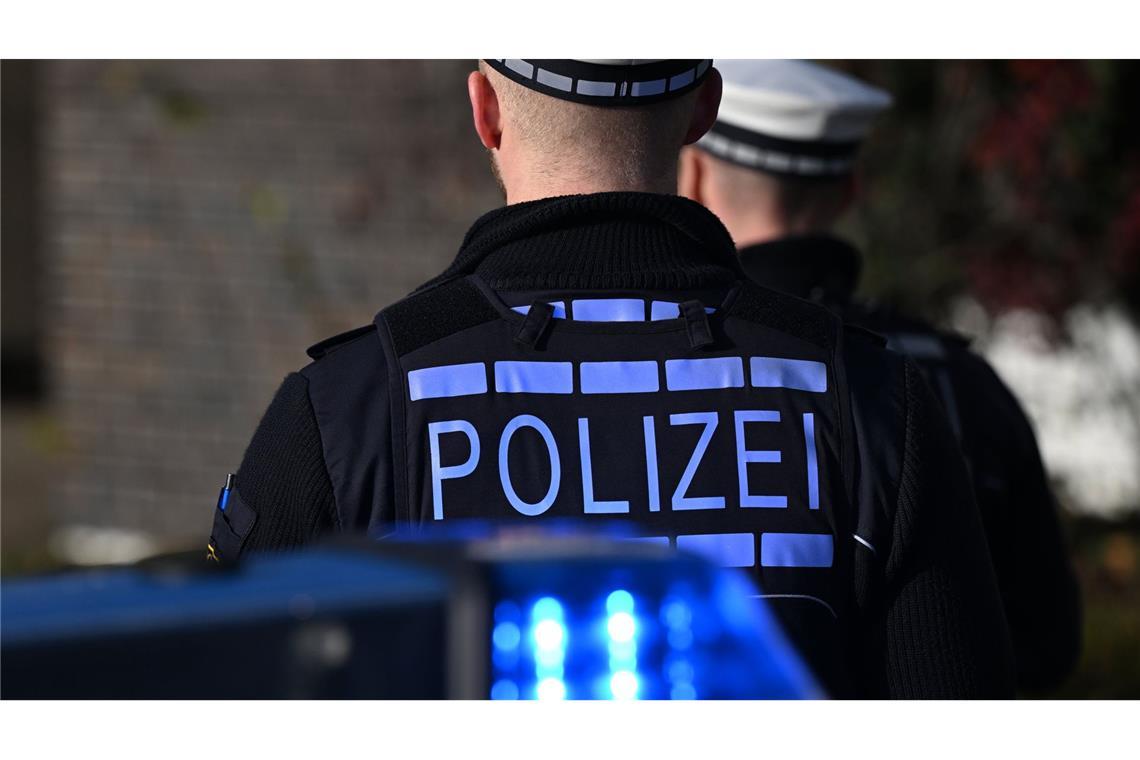 Bei einem Polizeieinsatz im oberbayerischen Landkreis Traunstein hat ein Beamter einen 35-Jährigen erschossen. (Symbolbild)