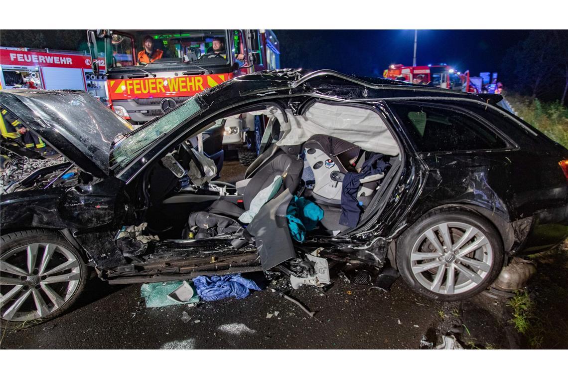 Bei einem Verkehrsunfall auf der Autobahn 7 ist im August ein Ehepaar tödlich verletzt worden. (Archivbild)